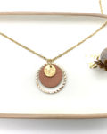 collier rose foncé