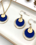 collier et boucles d'oreilles bleu